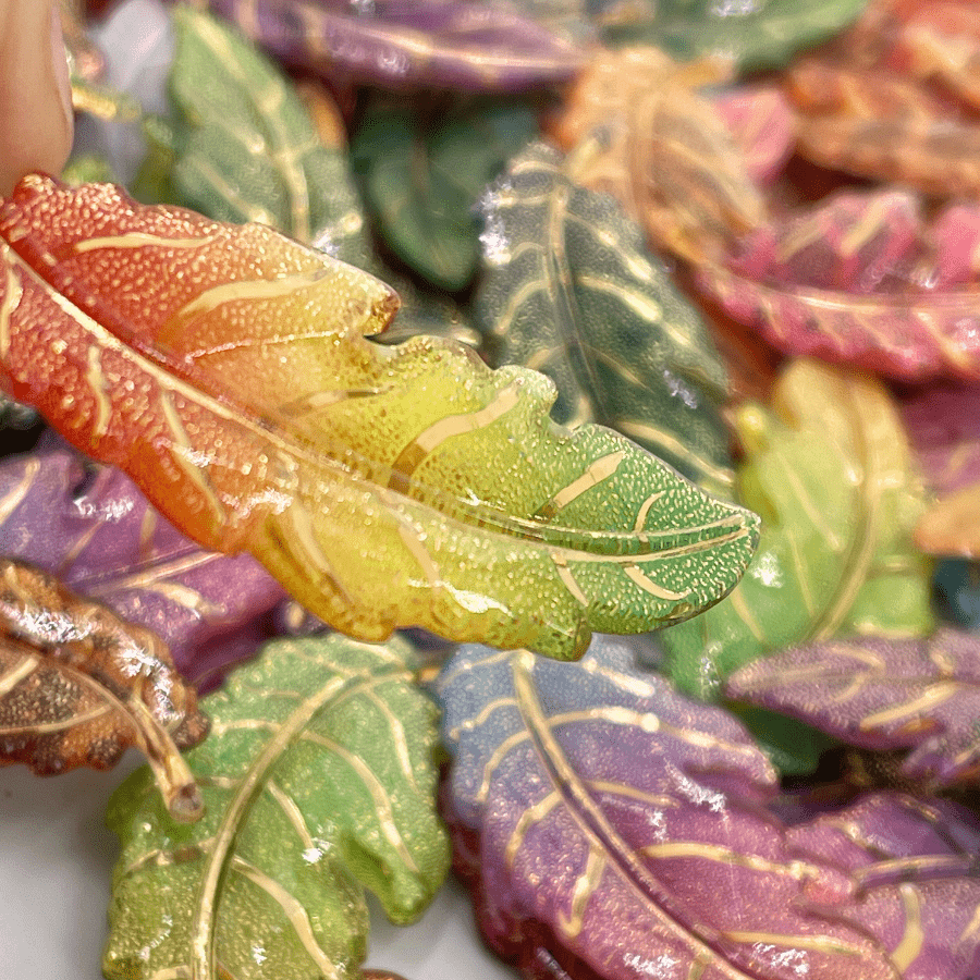 CB Set of 80 Luxury Acrylic Leaves