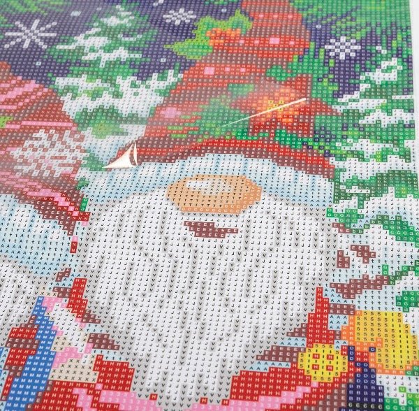 Crystal Art 40x50cm Scroll Kit - Gnome - Close Up